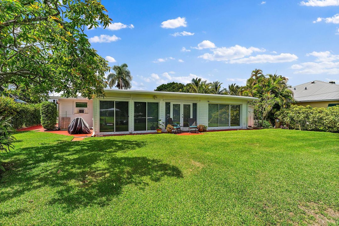 For Sale: $1,195,000 (3 beds, 2 baths, 2111 Square Feet)