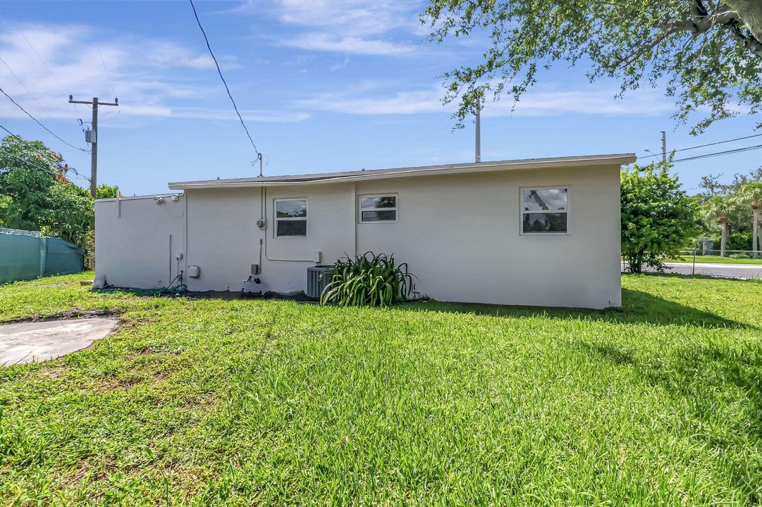 For Sale: $490,000 (3 beds, 2 baths, 1032 Square Feet)