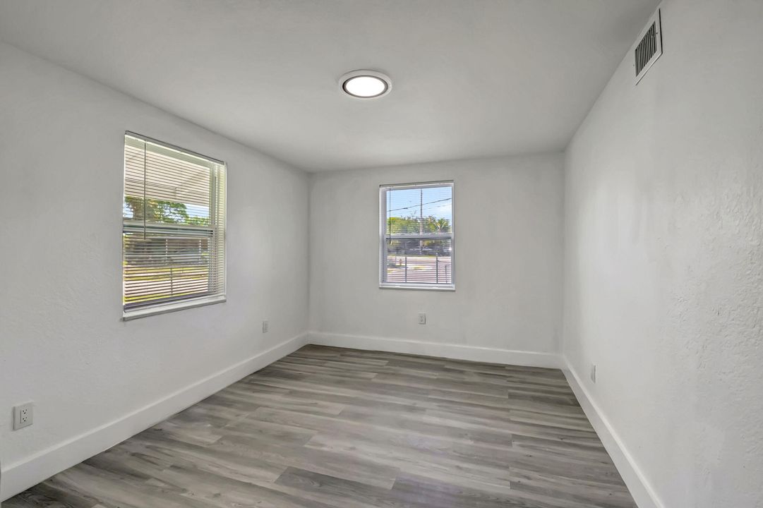 For Sale: $490,000 (3 beds, 2 baths, 1032 Square Feet)