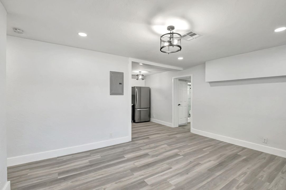 For Sale: $490,000 (3 beds, 2 baths, 1032 Square Feet)