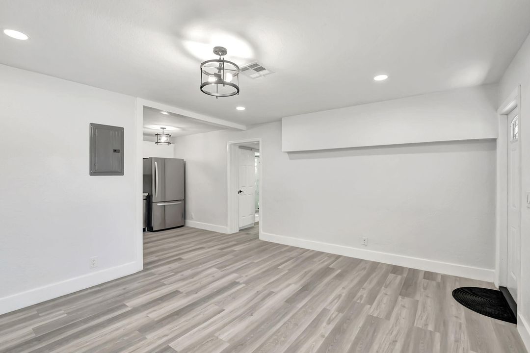 For Sale: $490,000 (3 beds, 2 baths, 1032 Square Feet)