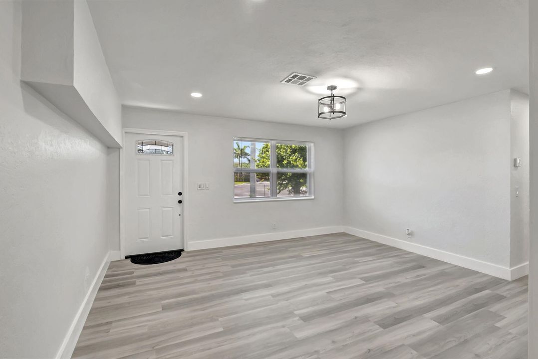 For Sale: $490,000 (3 beds, 2 baths, 1032 Square Feet)