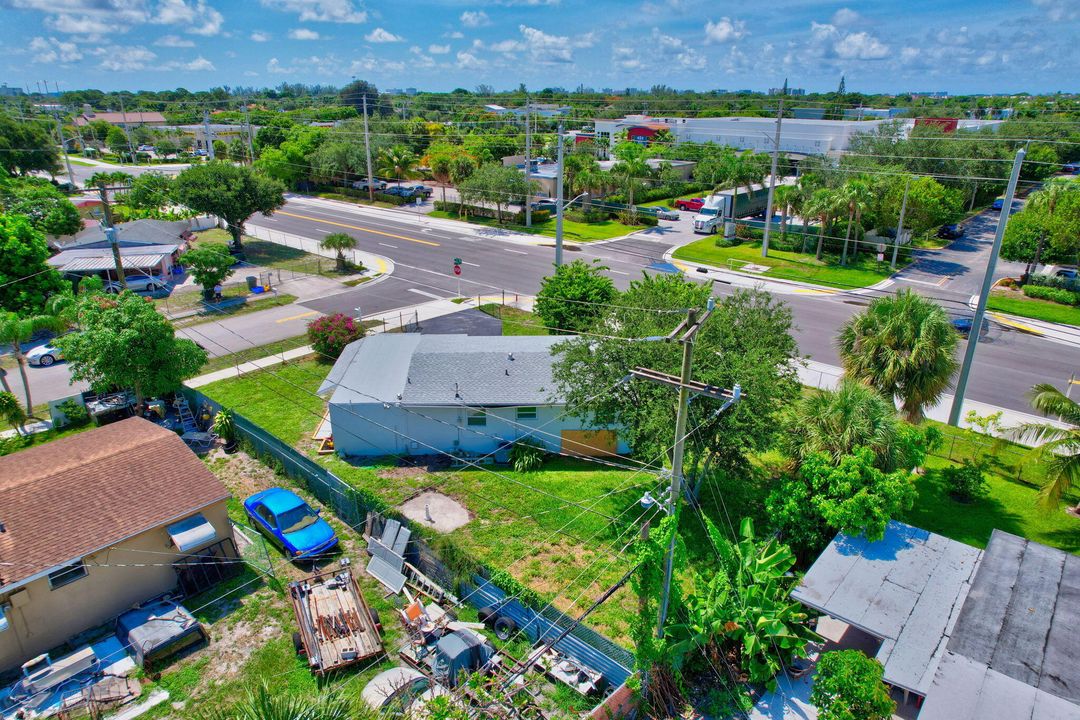 For Sale: $490,000 (3 beds, 2 baths, 1032 Square Feet)