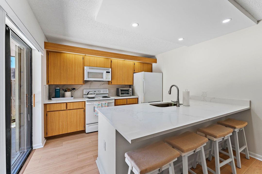 Active With Contract: $6,500 (2 beds, 2 baths, 1188 Square Feet)