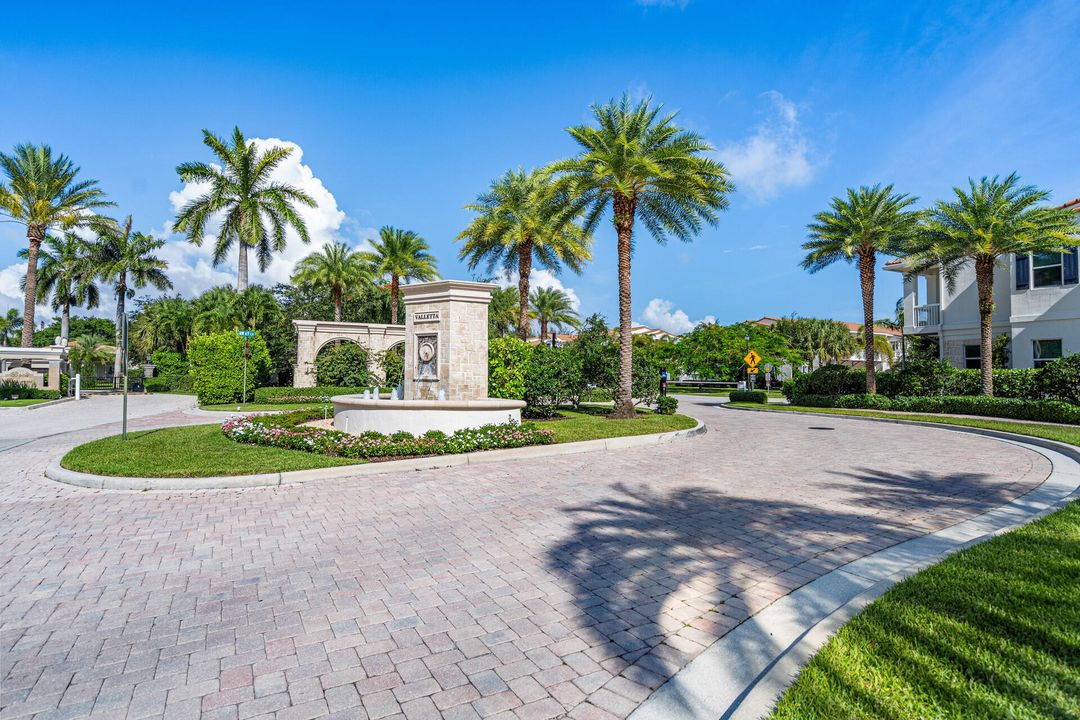 For Sale: $830,000 (3 beds, 2 baths, 2518 Square Feet)