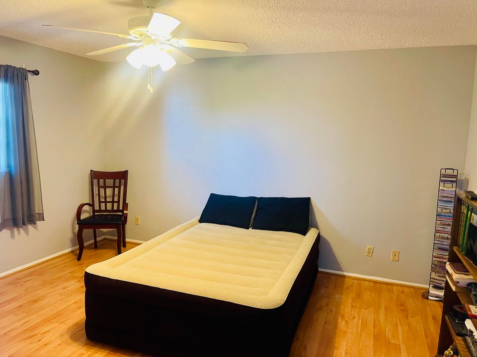 For Sale: $150,000 (2 beds, 2 baths, 1102 Square Feet)