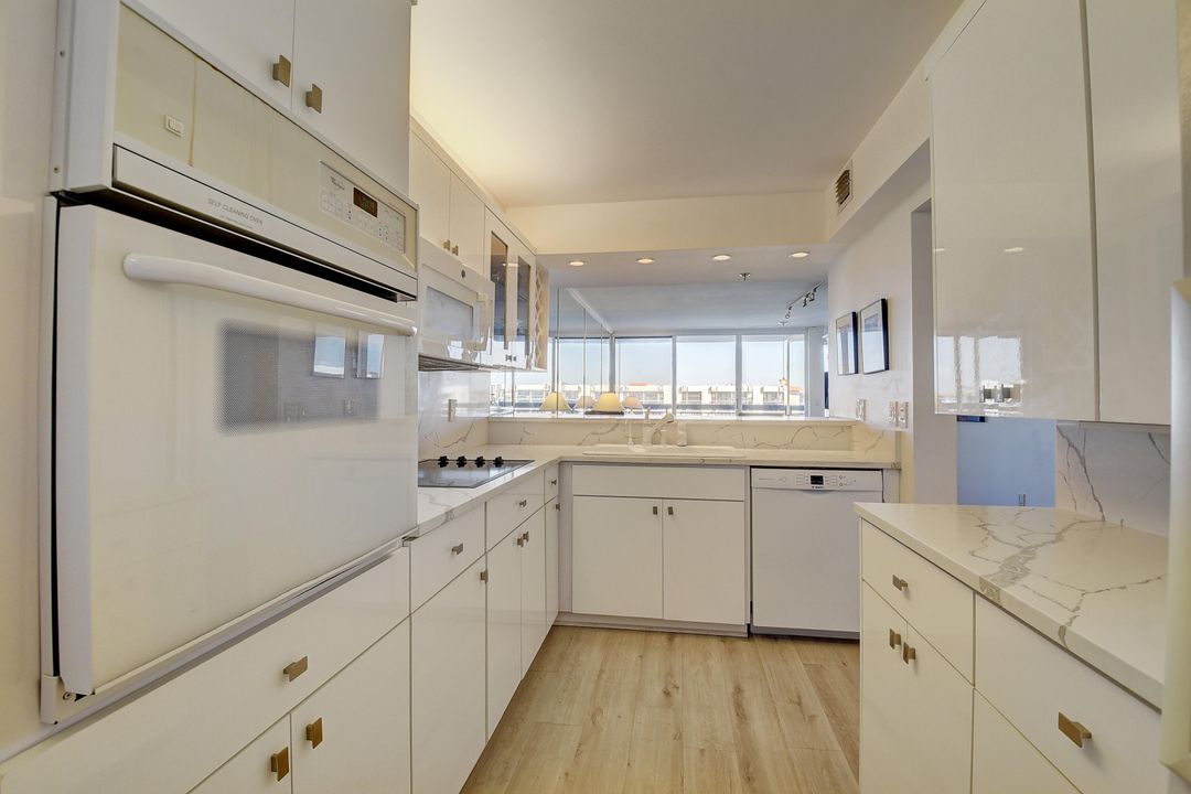 For Sale: $549,000 (2 beds, 2 baths, 1020 Square Feet)