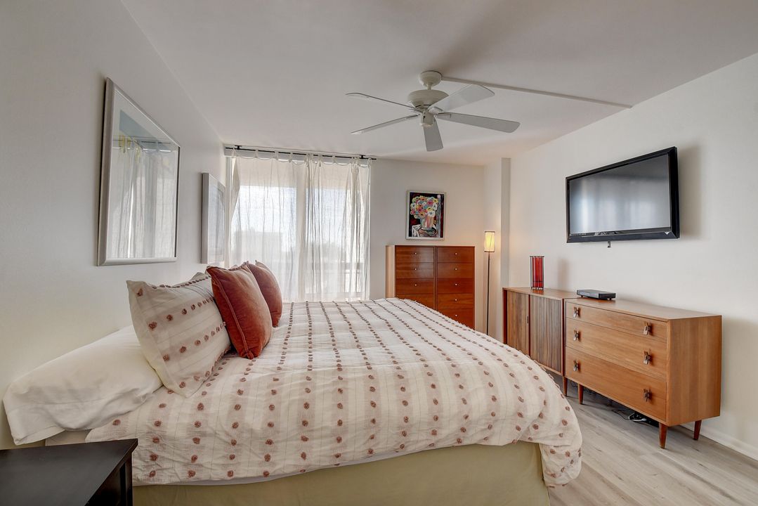 For Sale: $549,000 (2 beds, 2 baths, 1020 Square Feet)