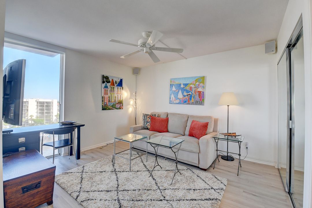 For Sale: $549,000 (2 beds, 2 baths, 1020 Square Feet)