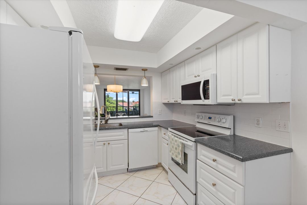 For Sale: $309,000 (2 beds, 2 baths, 1155 Square Feet)