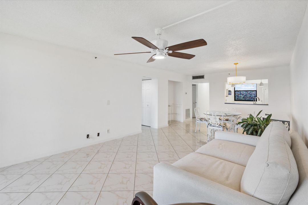 For Sale: $309,000 (2 beds, 2 baths, 1155 Square Feet)