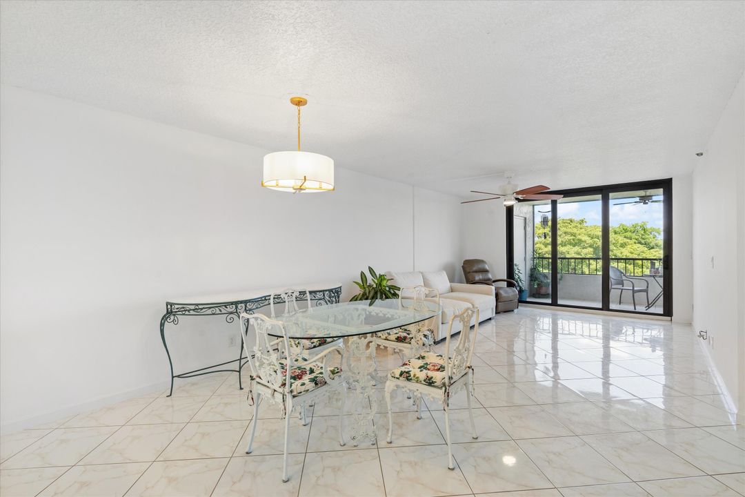 For Sale: $309,000 (2 beds, 2 baths, 1155 Square Feet)