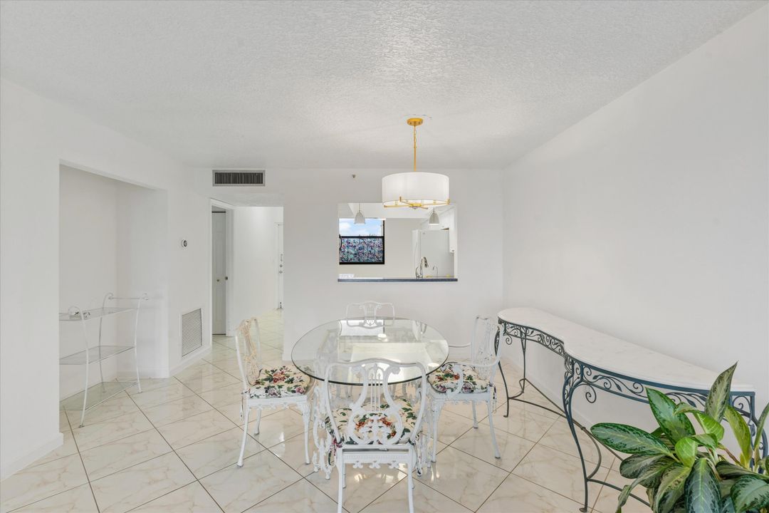 For Sale: $309,000 (2 beds, 2 baths, 1155 Square Feet)