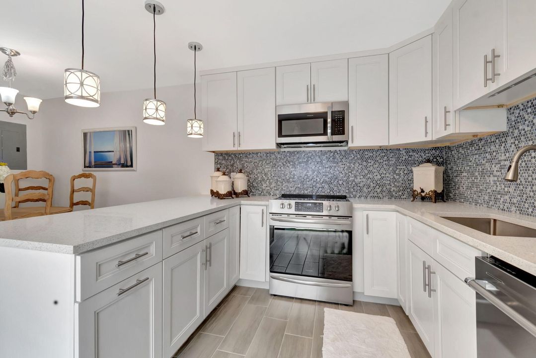 For Sale: $315,000 (2 beds, 2 baths, 1384 Square Feet)