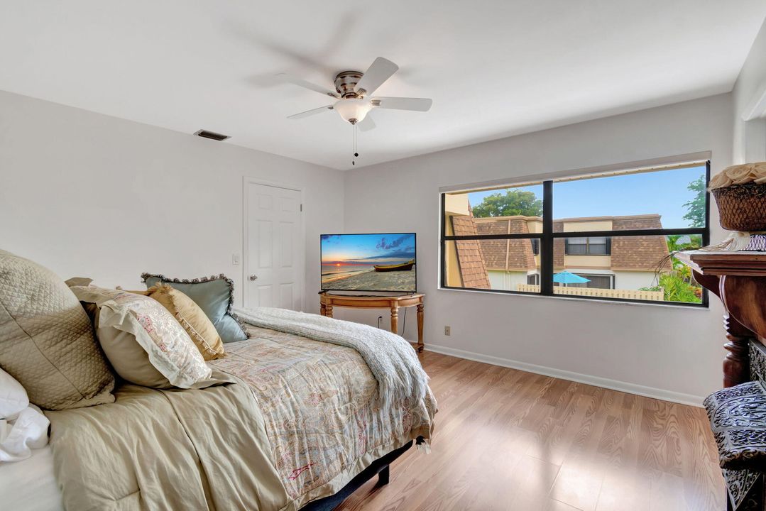 For Sale: $315,000 (2 beds, 2 baths, 1384 Square Feet)