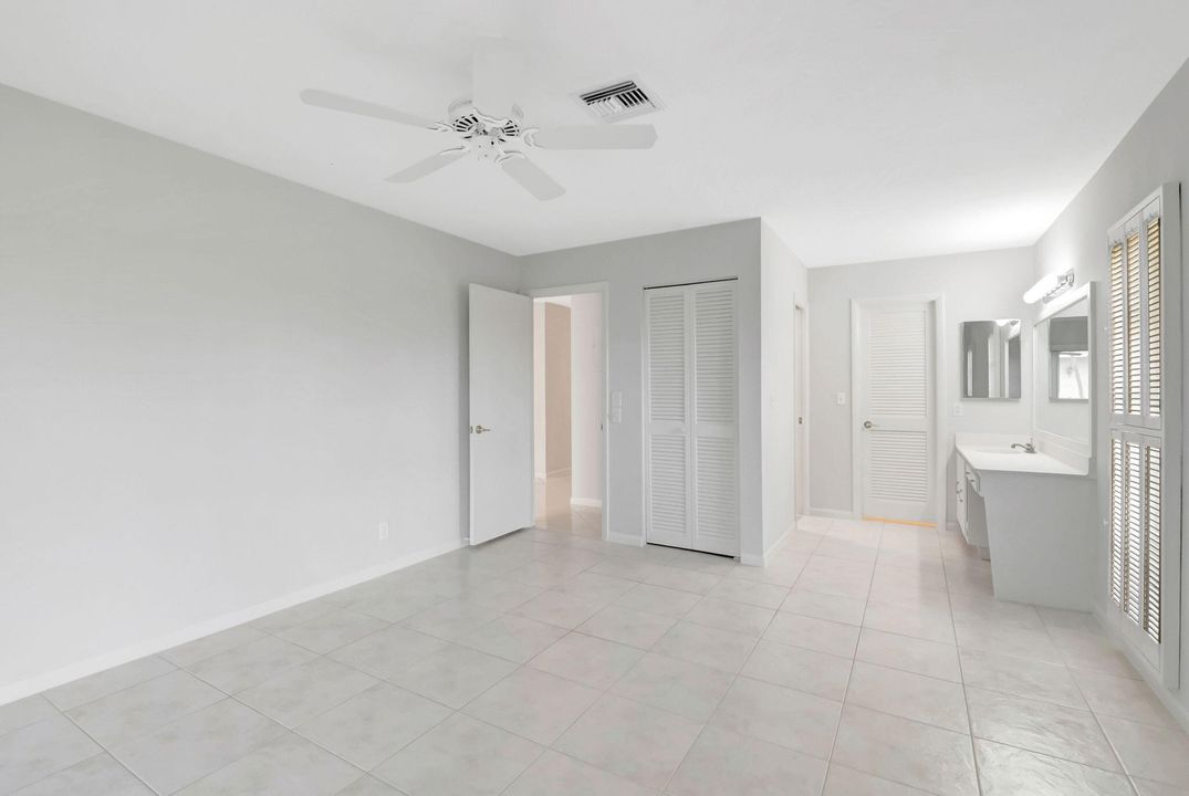 For Sale: $250,000 (2 beds, 2 baths, 1129 Square Feet)