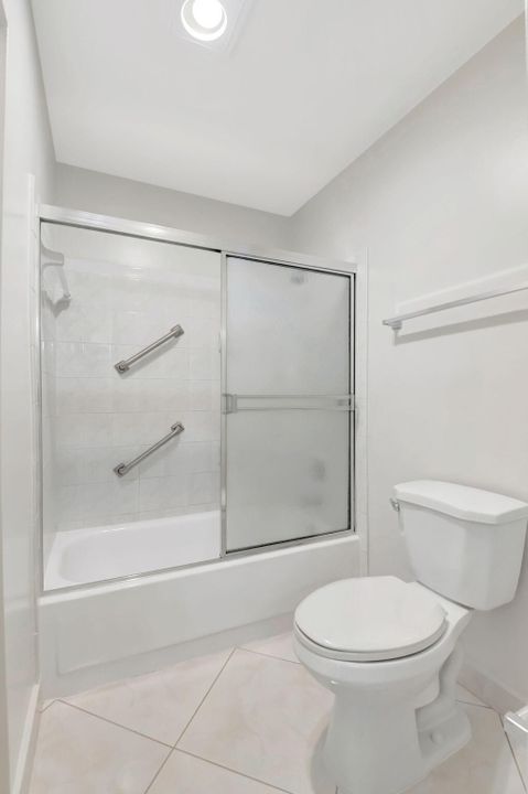 For Sale: $250,000 (2 beds, 2 baths, 1129 Square Feet)