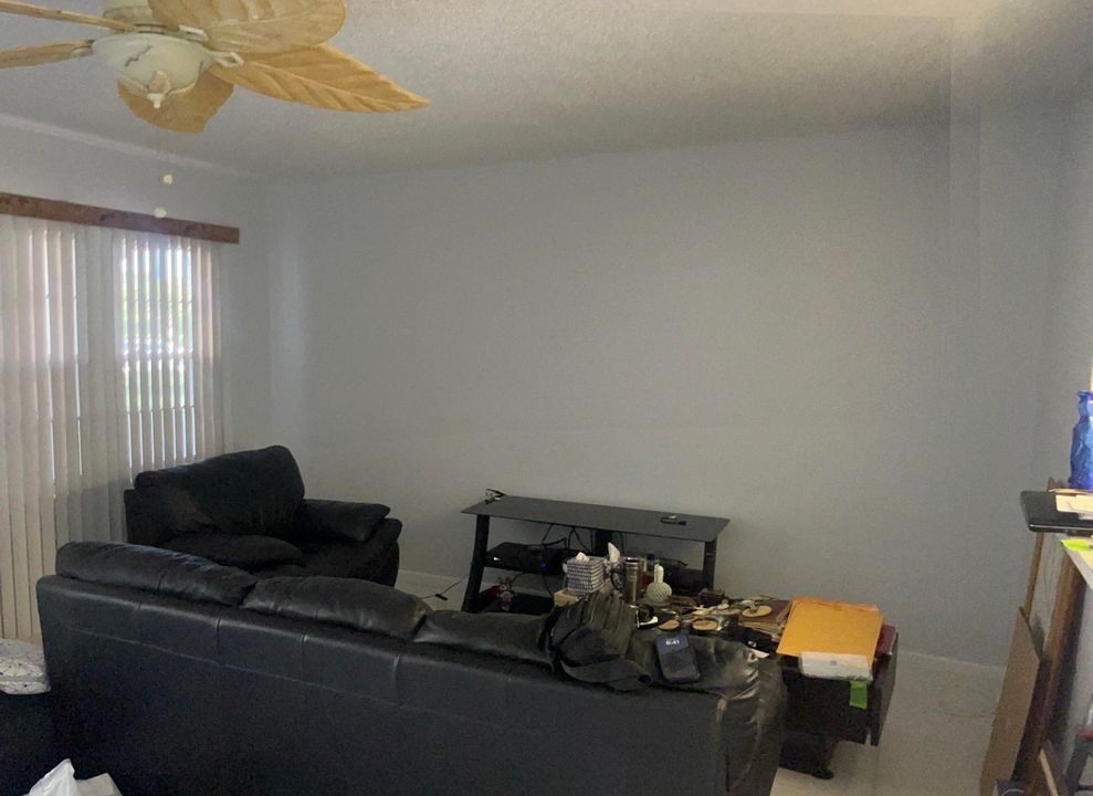 For Sale: $105,500 (1 beds, 1 baths, 720 Square Feet)