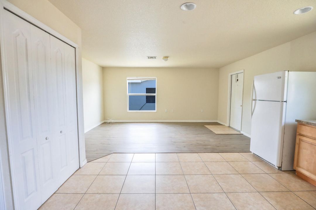 For Sale: $235,000 (2 beds, 2 baths, 988 Square Feet)