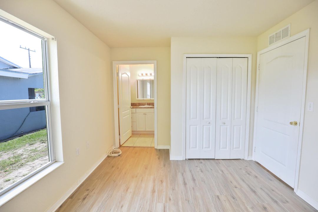 For Sale: $235,000 (2 beds, 2 baths, 988 Square Feet)