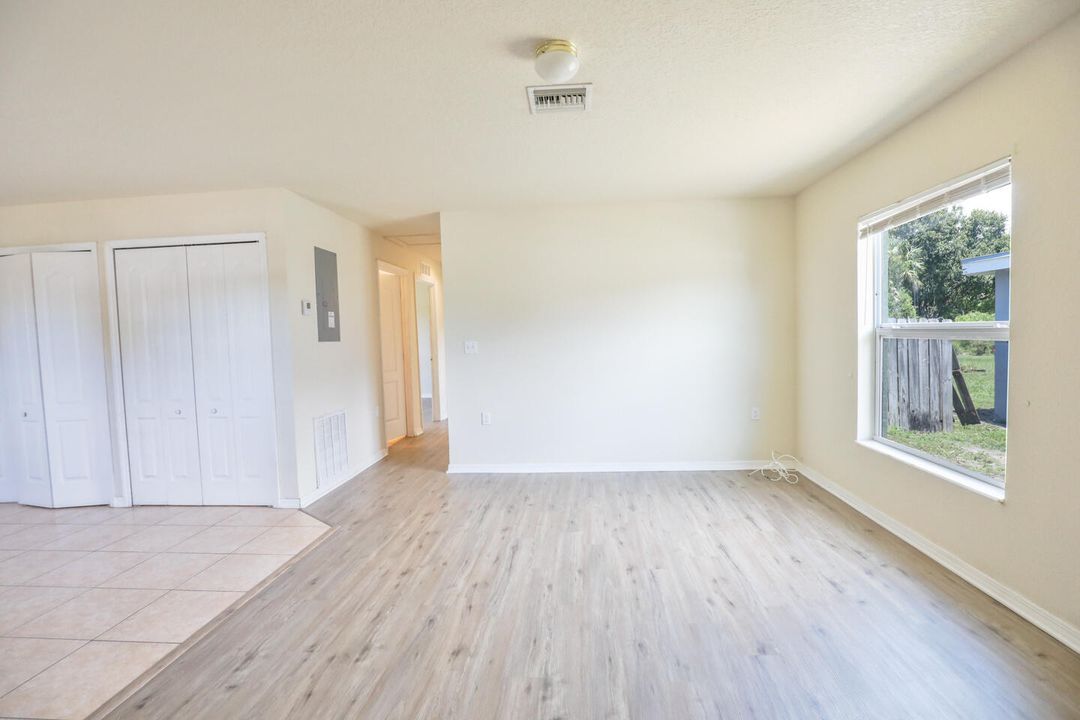 For Sale: $235,000 (2 beds, 2 baths, 988 Square Feet)