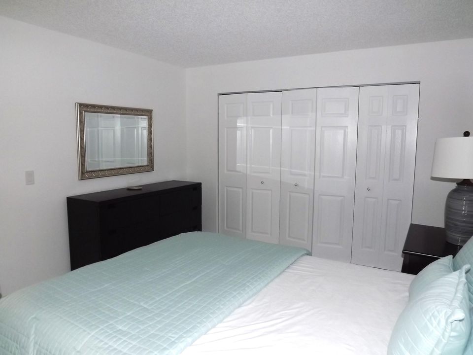 For Sale: $114,900 (1 beds, 1 baths, 760 Square Feet)