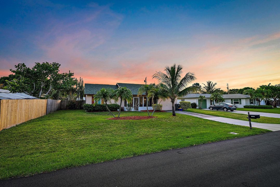 For Sale: $530,000 (3 beds, 2 baths, 1152 Square Feet)