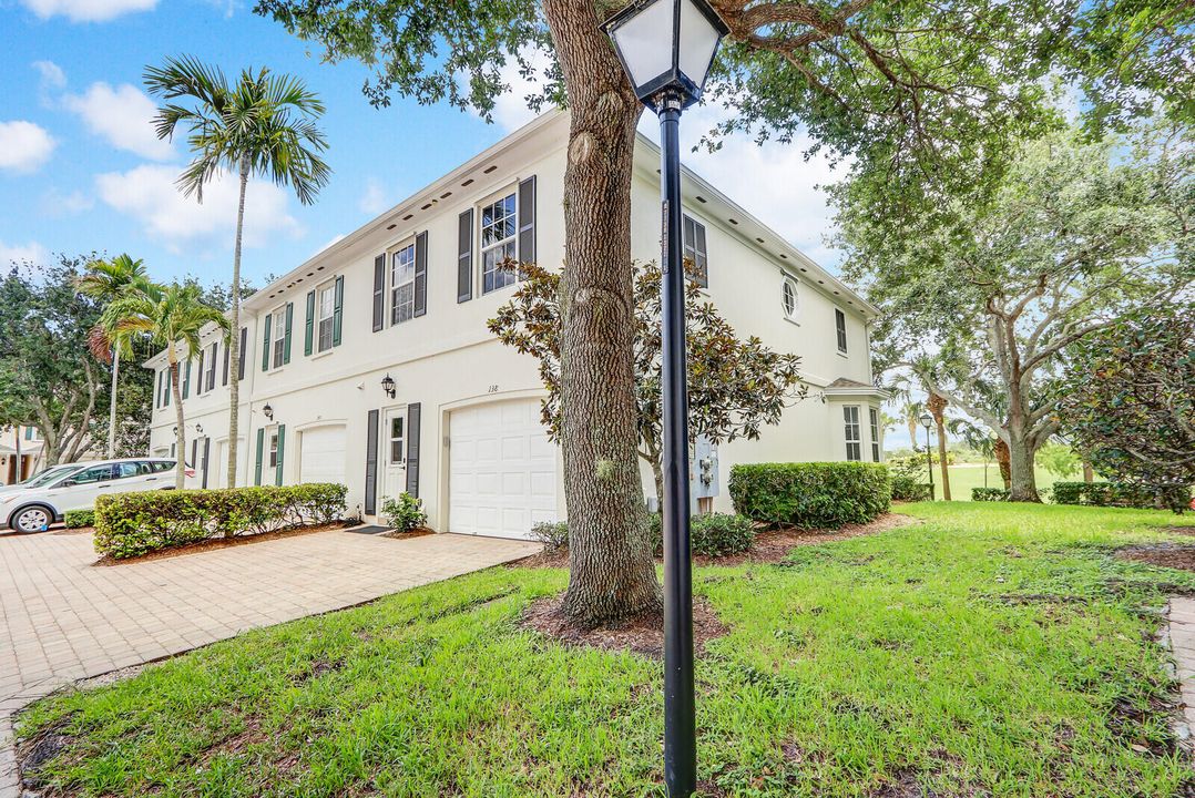 For Sale: $789,000 (3 beds, 2 baths, 1623 Square Feet)