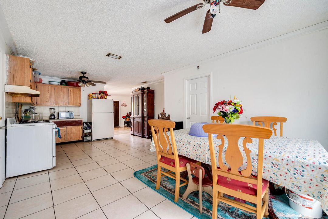 Active With Contract: $399,900 (3 beds, 2 baths, 1599 Square Feet)