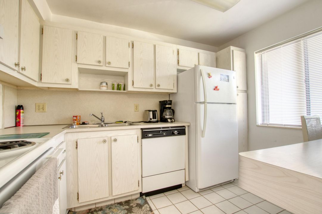 For Sale: $165,000 (1 beds, 1 baths, 828 Square Feet)