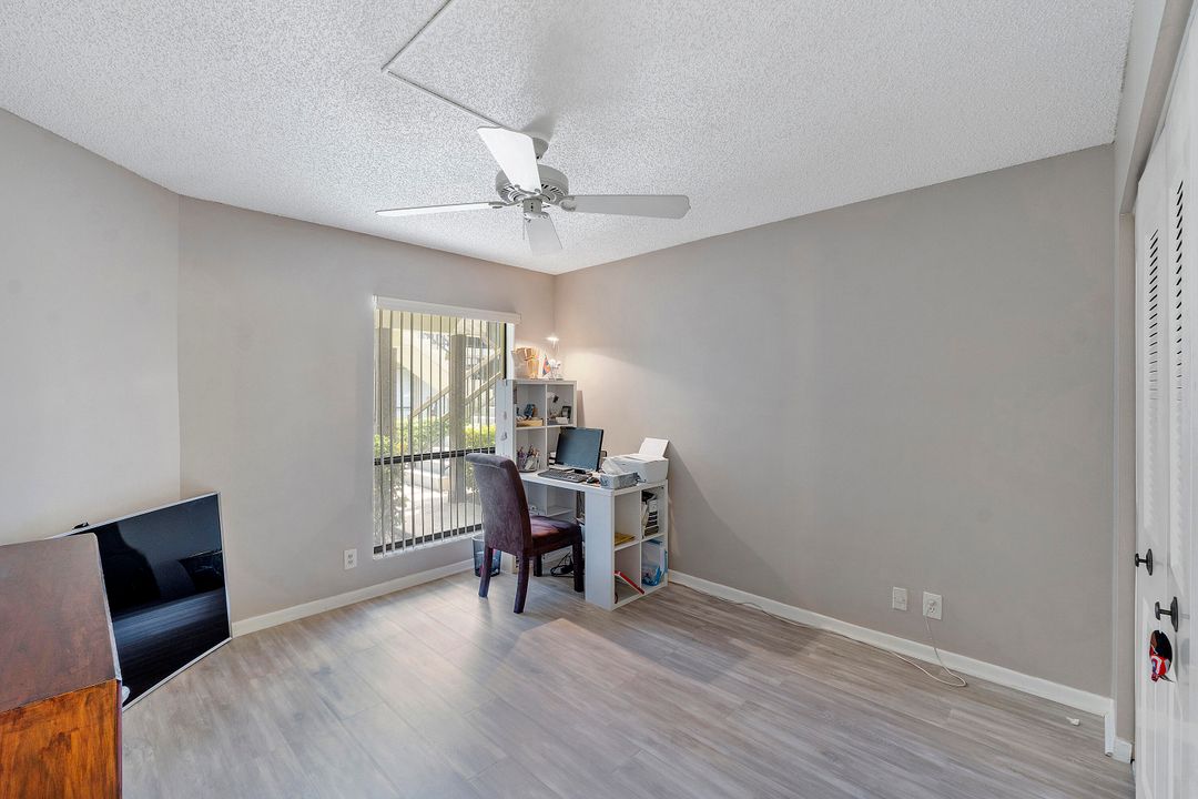 For Sale: $299,000 (2 beds, 2 baths, 995 Square Feet)