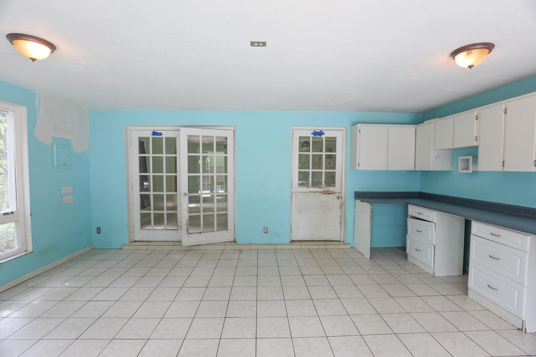 For Sale: $459,000 (4 beds, 2 baths, 2412 Square Feet)