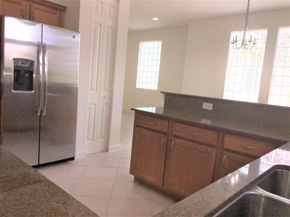 For Rent: $2,995 (2 beds, 2 baths, 1086 Square Feet)