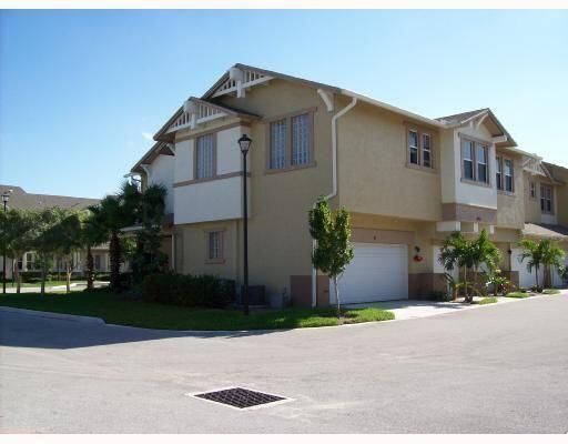 For Rent: $2,995 (2 beds, 2 baths, 1086 Square Feet)