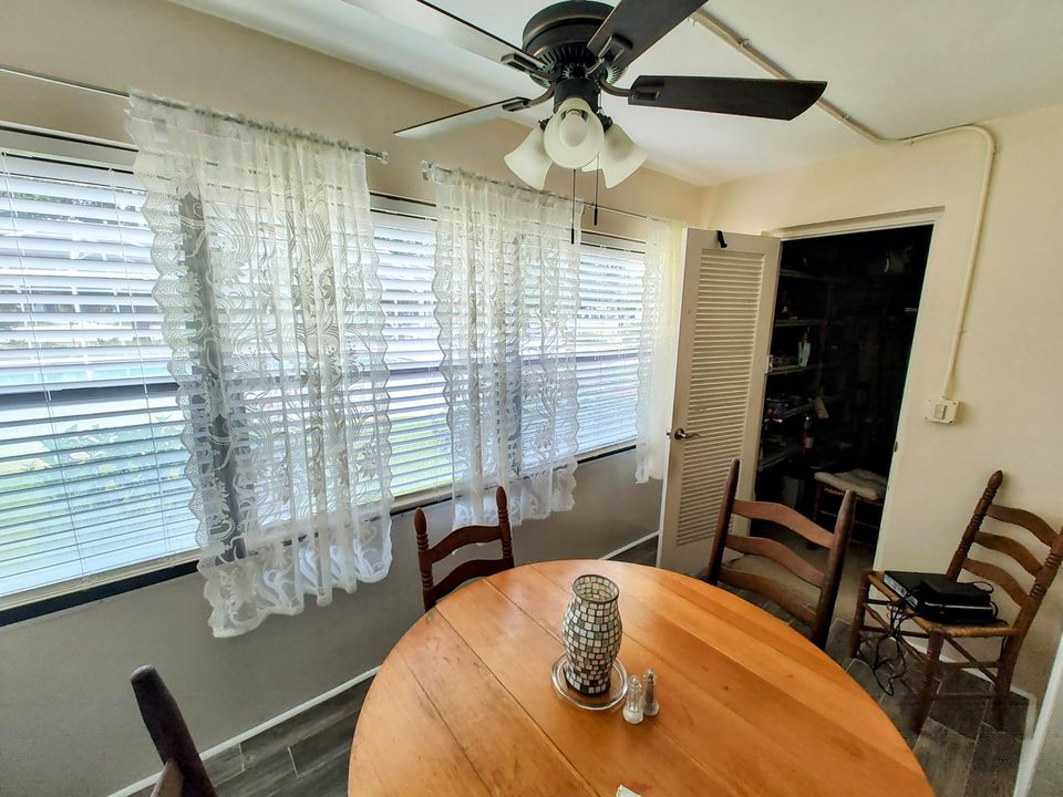 For Sale: $139,900 (2 beds, 2 baths, 1167 Square Feet)