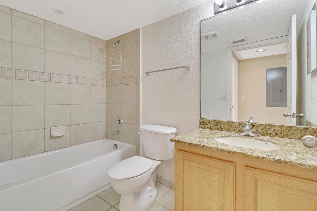 For Sale: $219,900 (2 beds, 2 baths, 1033 Square Feet)