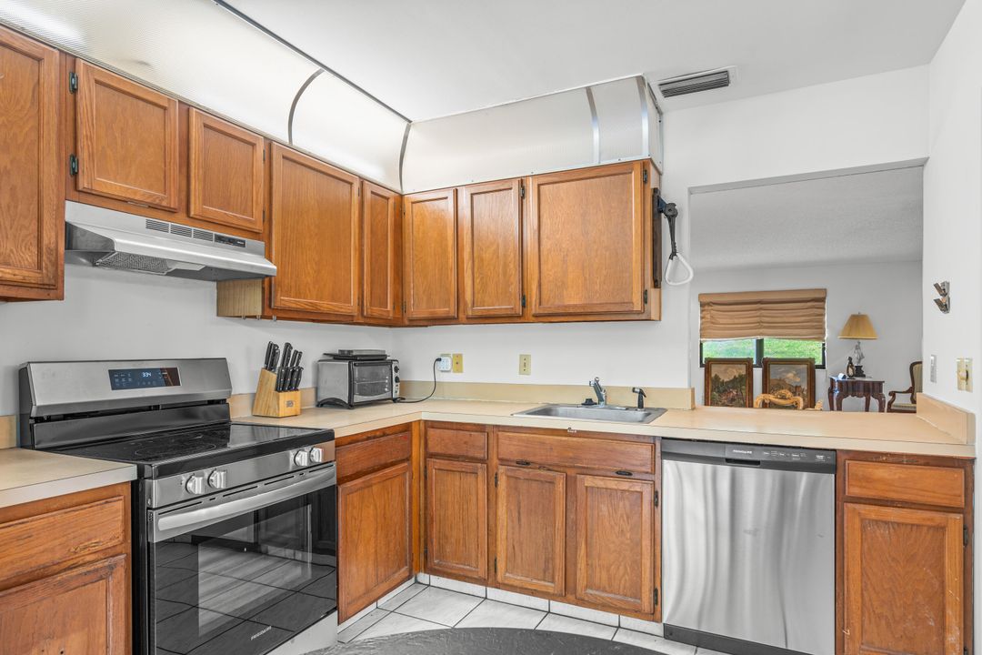 For Sale: $287,900 (3 beds, 2 baths, 1298 Square Feet)