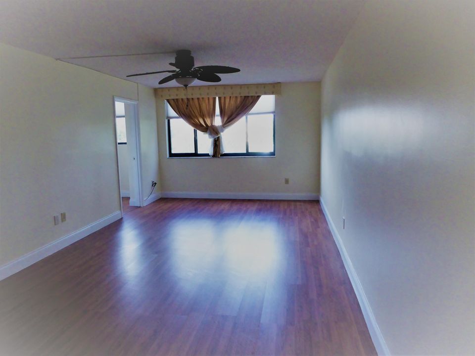 For Sale: $289,900 (2 beds, 2 baths, 1175 Square Feet)