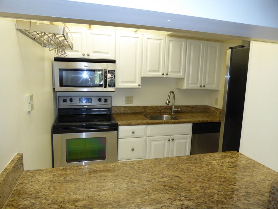 For Sale: $289,900 (2 beds, 2 baths, 1175 Square Feet)