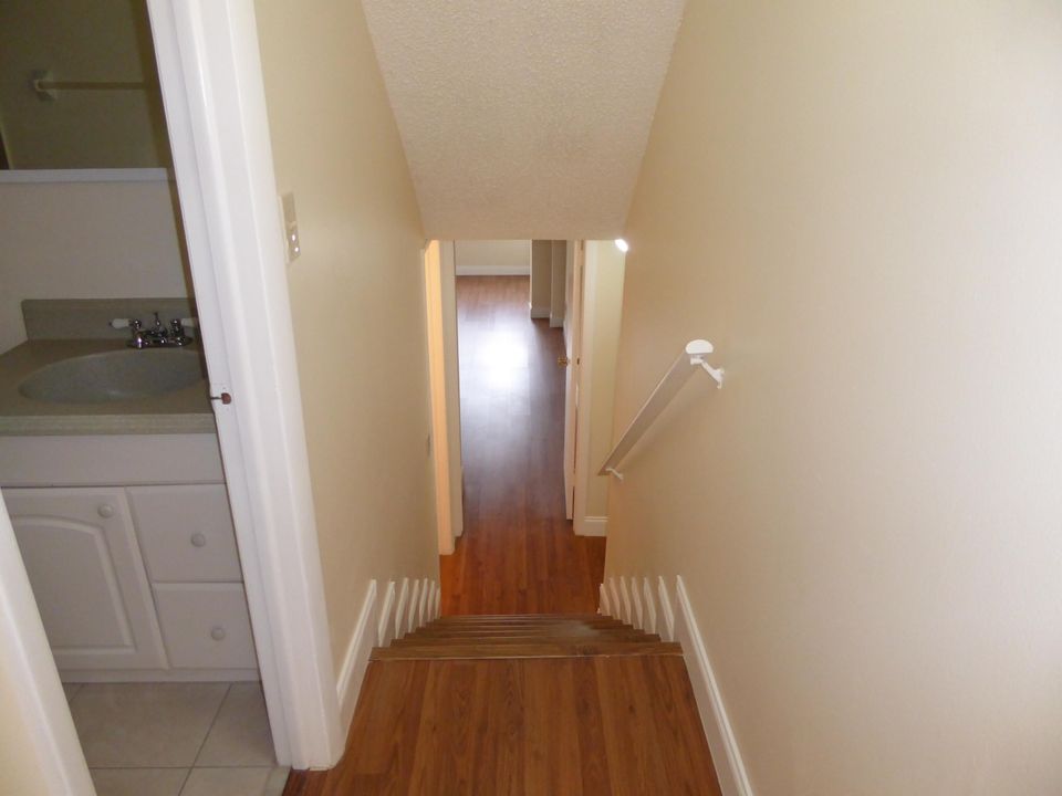 For Sale: $289,900 (2 beds, 2 baths, 1175 Square Feet)