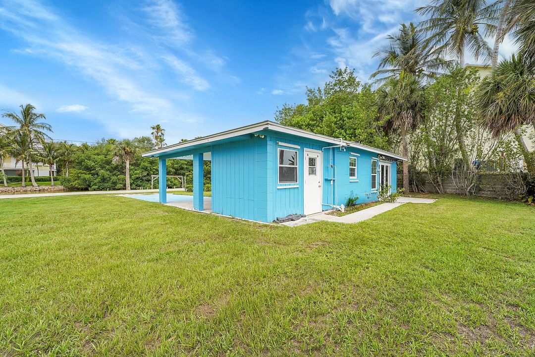 For Sale: $749,900 (2 beds, 1 baths, 720 Square Feet)