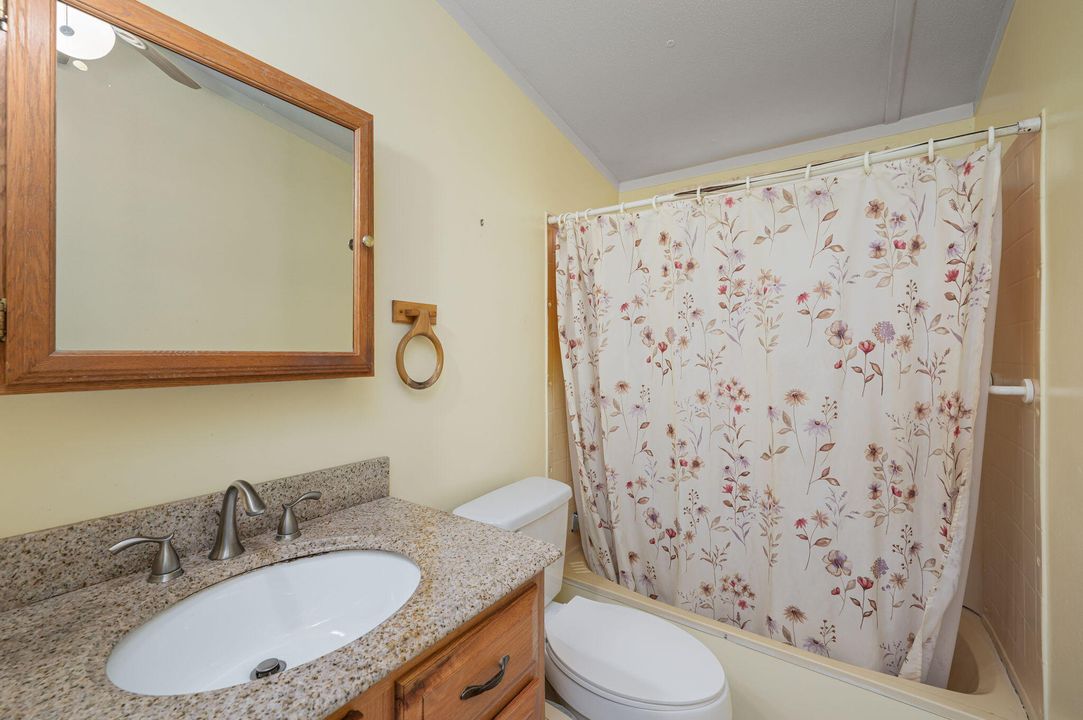 For Sale: $154,900 (2 beds, 2 baths, 924 Square Feet)