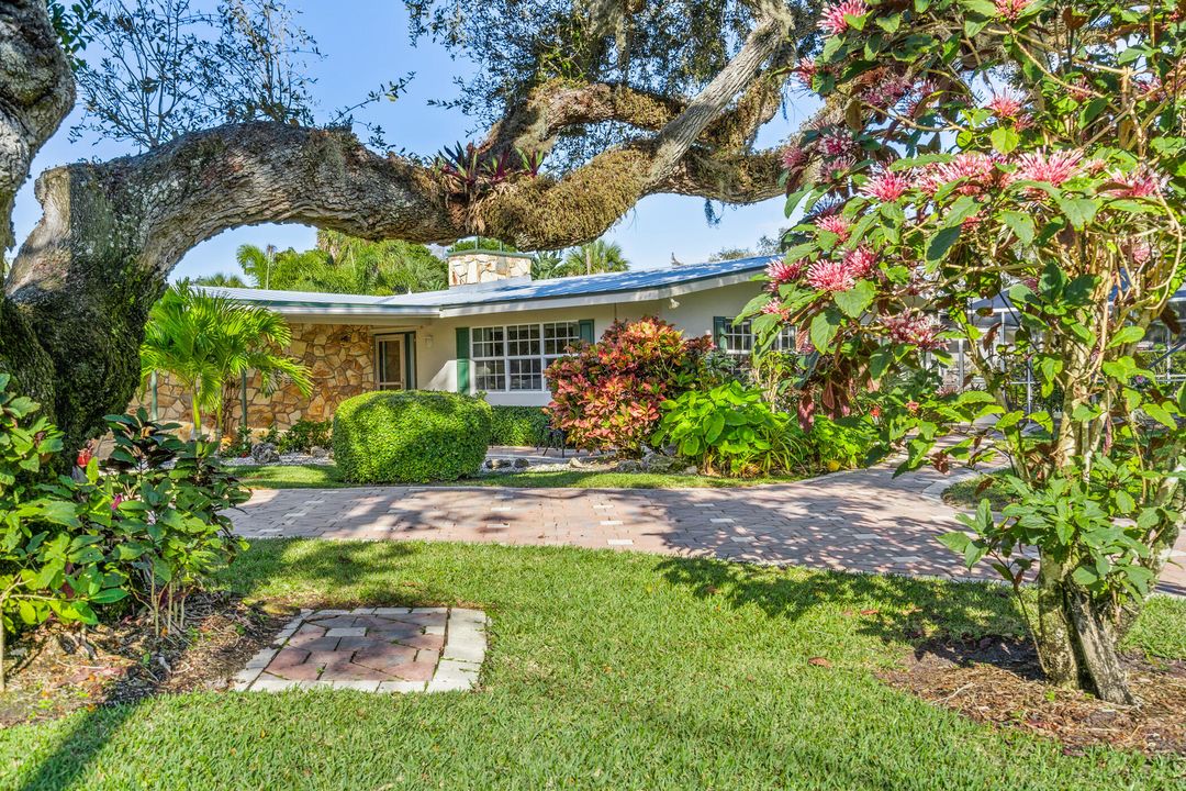 For Sale: $1,124,000 (2 beds, 2 baths, 1902 Square Feet)