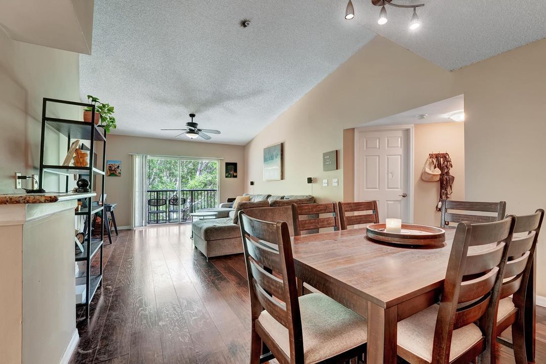 For Sale: $334,500 (3 beds, 2 baths, 1173 Square Feet)