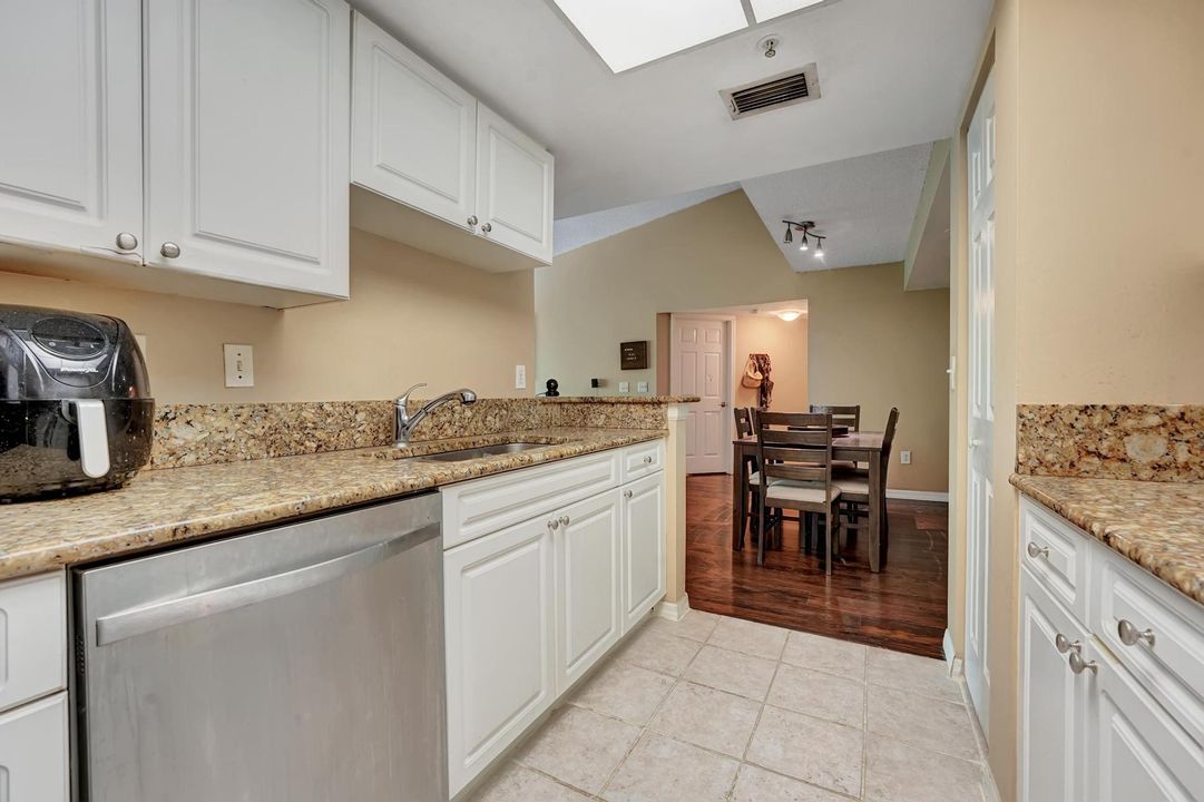 For Sale: $334,500 (3 beds, 2 baths, 1173 Square Feet)