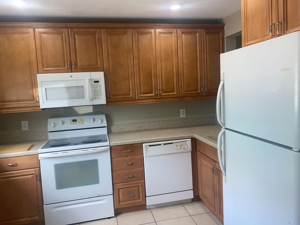 For Rent: $1,900 (2 beds, 2 baths, 1167 Square Feet)