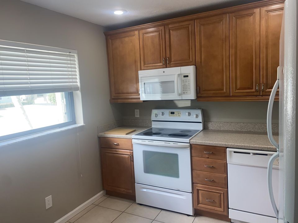 For Rent: $1,900 (2 beds, 2 baths, 1167 Square Feet)