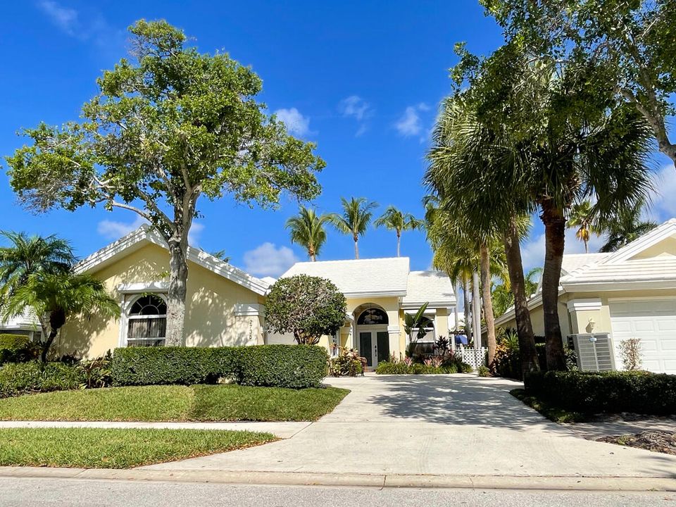 For Sale: $725,000 (3 beds, 2 baths, 2271 Square Feet)