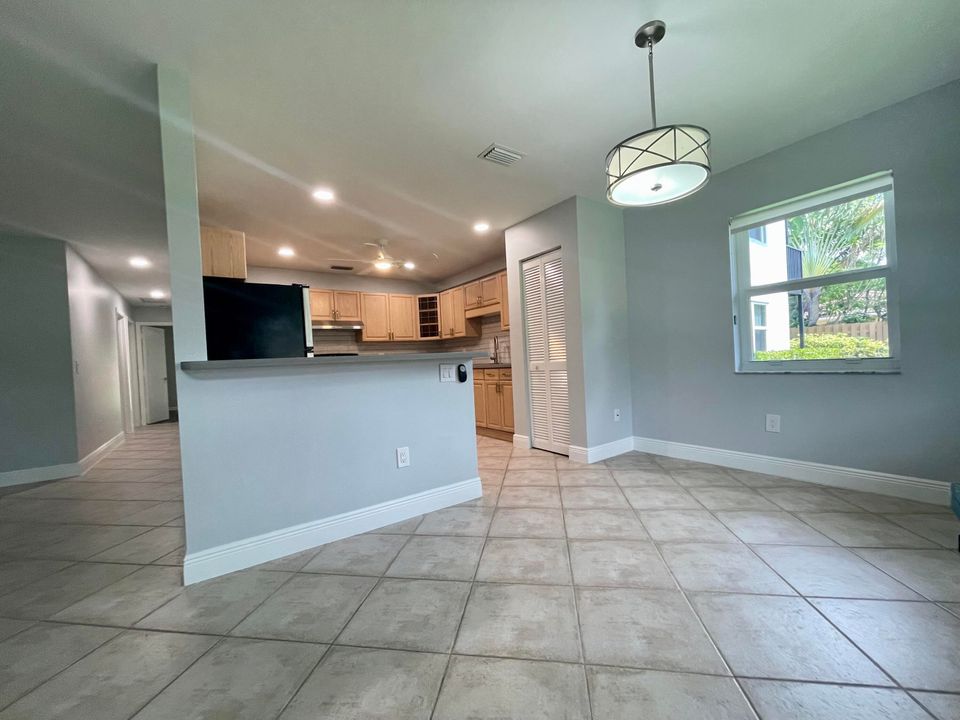 For Rent: $3,650 (3 beds, 3 baths, 1475 Square Feet)