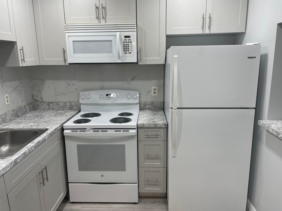 For Rent: $1,400 (1 beds, 1 baths, 642 Square Feet)